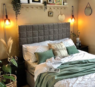 Earthy Comfort Bedroom Idea