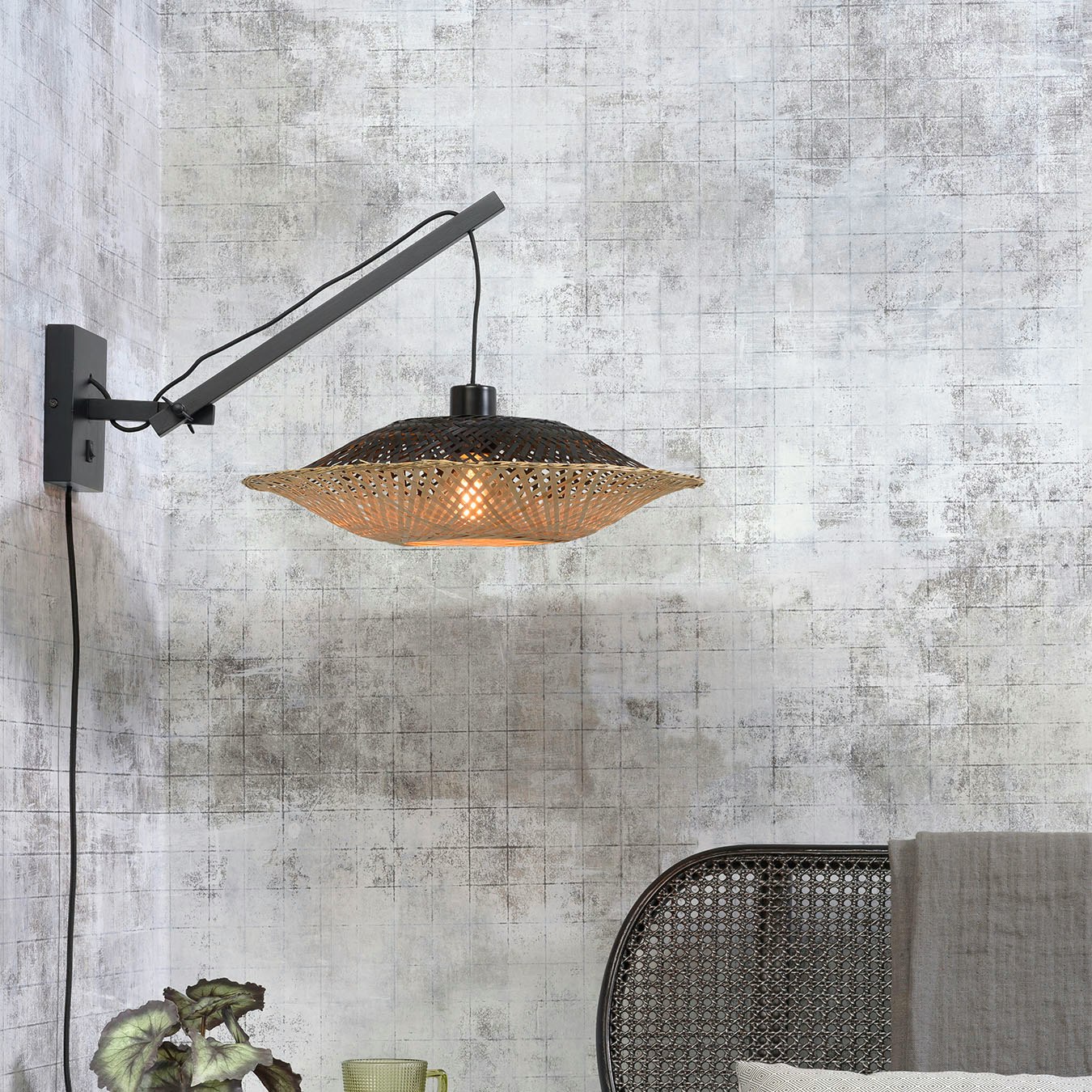 Kalimantan Horizontal Wall Lamp - Black / Natural