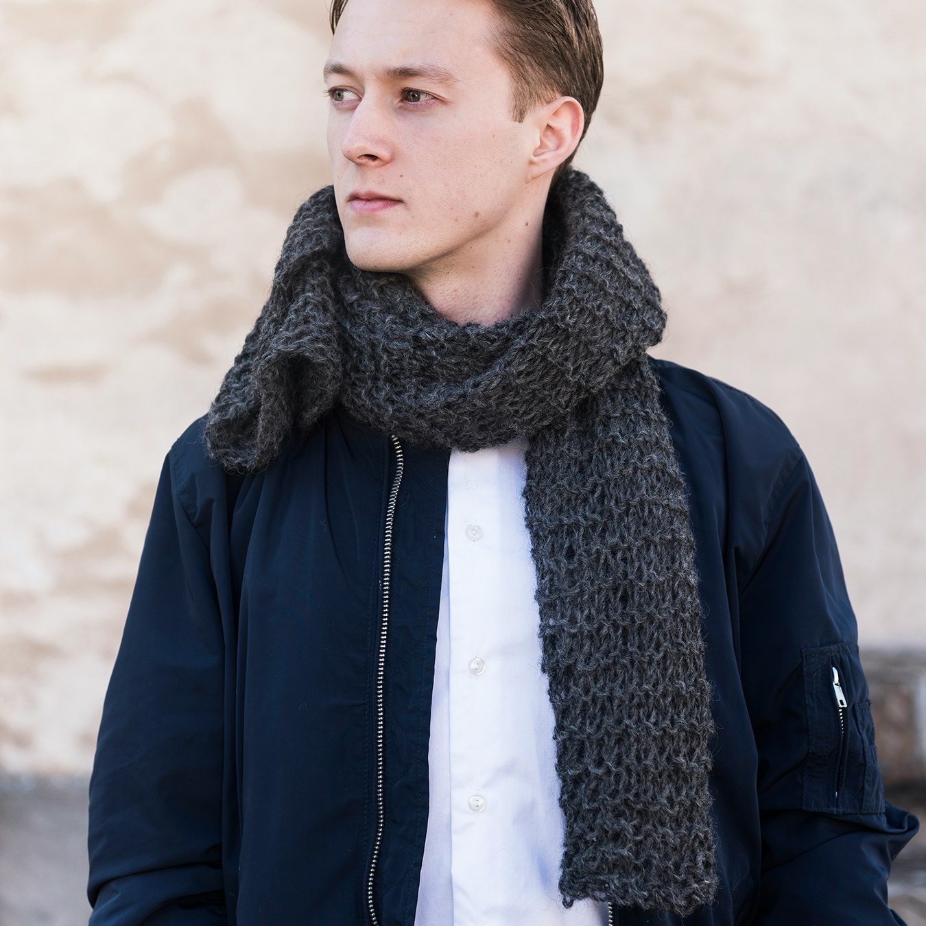 RÄT / Anthracite Shawl