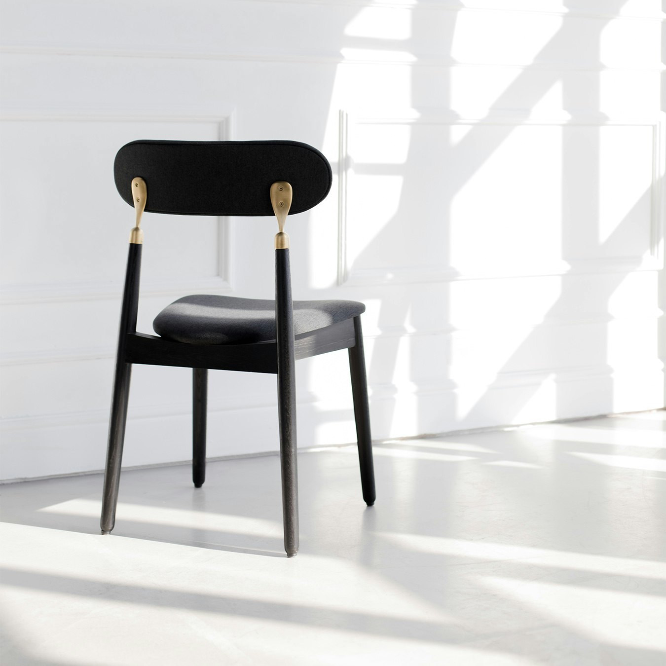 7.1 Chair - Black / Black - Alana Fabric