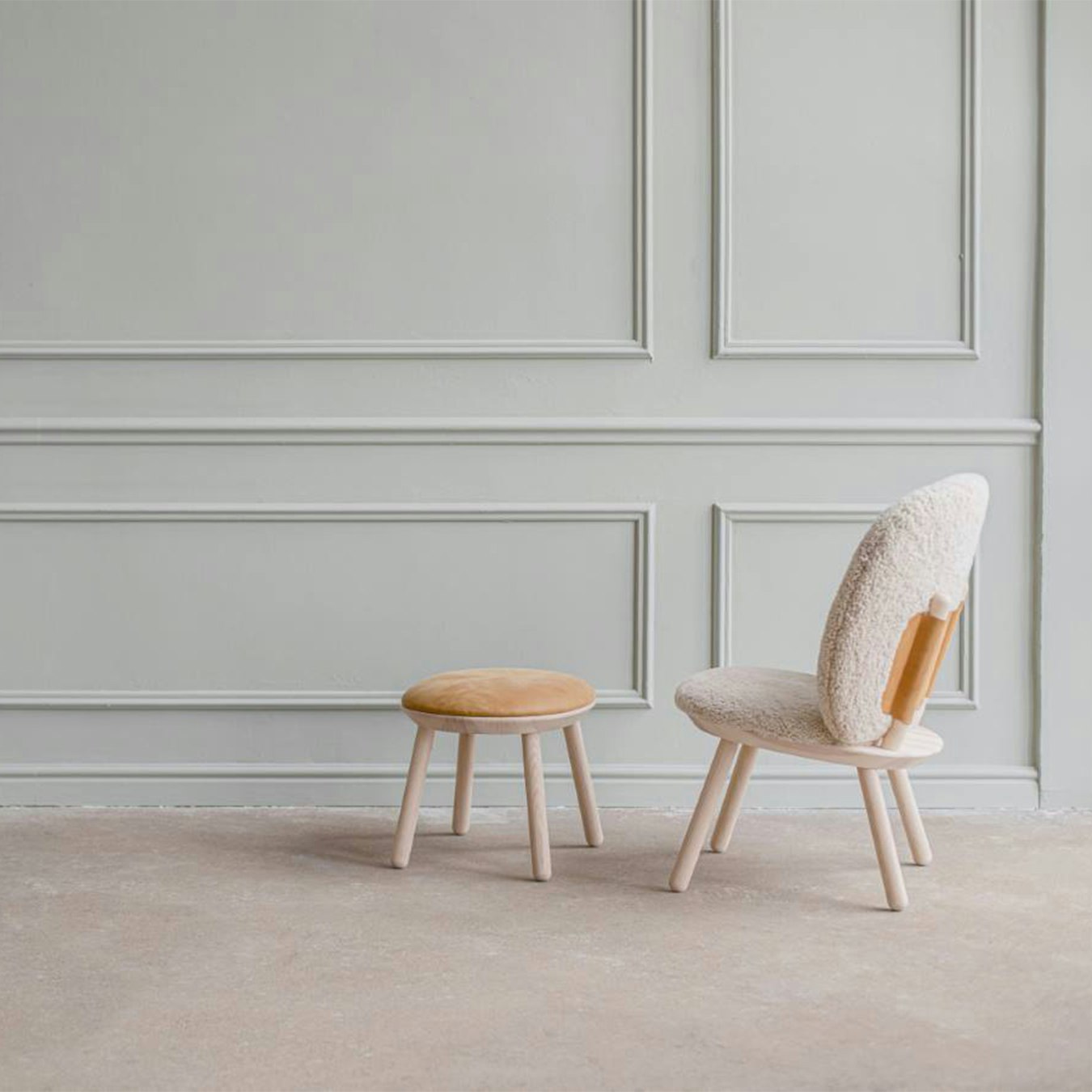 Naïve Low Accent Chair - Sheepskin / Oak