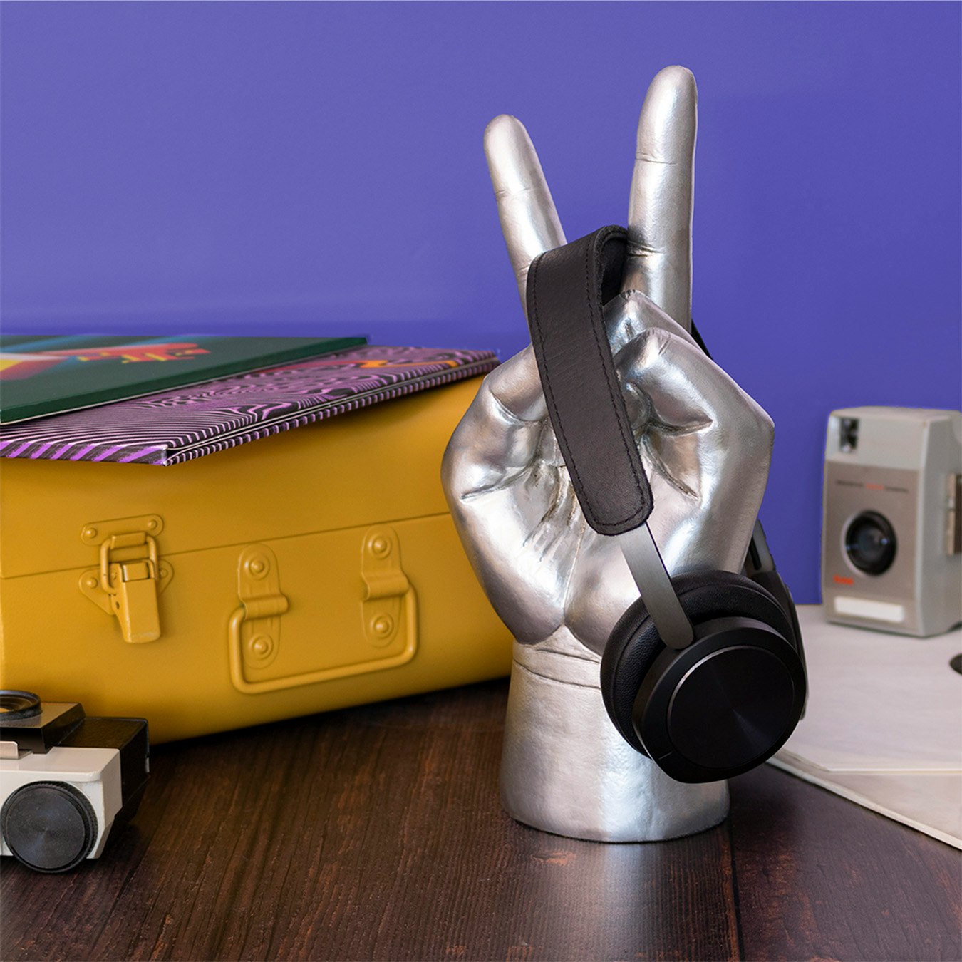 Peace Out Headphone Stand by SUCK UK