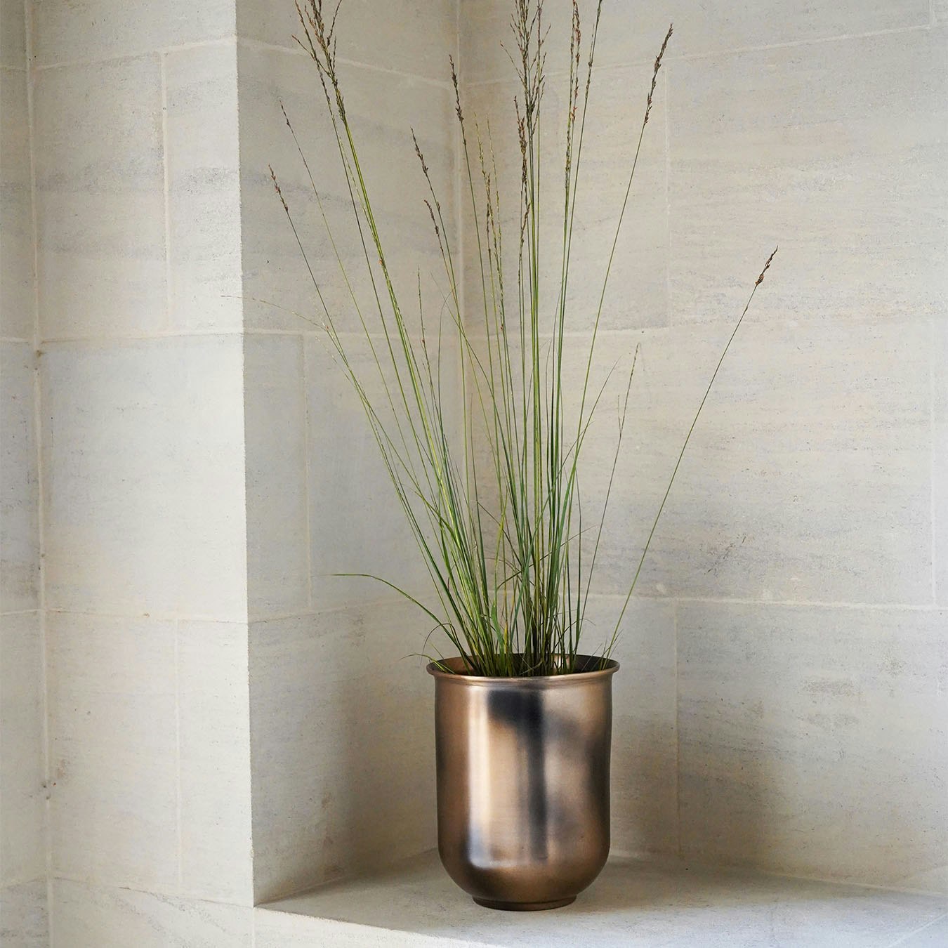 Outdoor Hampton Metal Planter - Copper by Ivyline