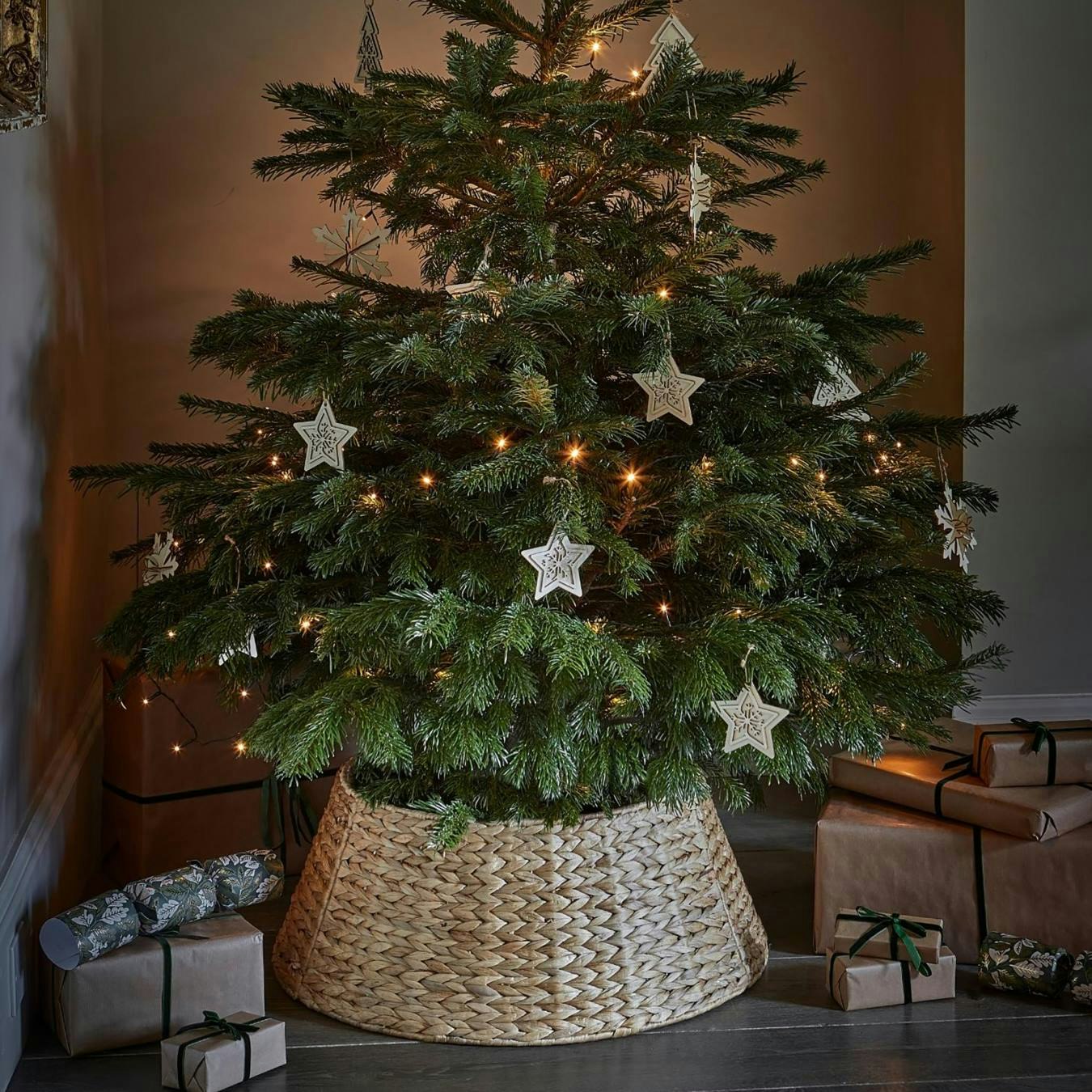 Water Hyacinth Round Foldable Tree Skirt by Ivyline