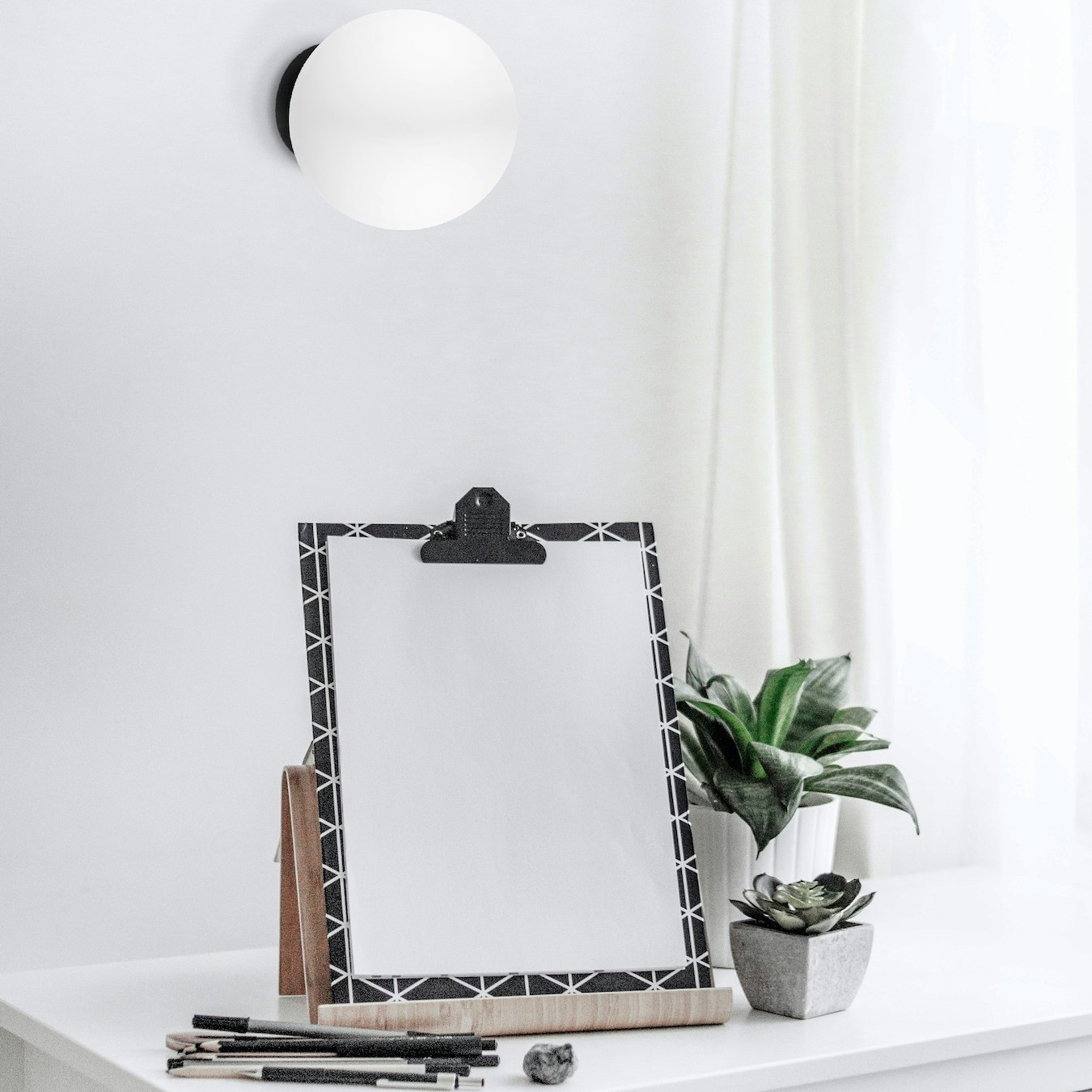 Kira XS Wall Lamp - 1L - Opal Matte / Black Chrome / Black