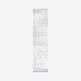 Juba Moroccan Geometric Diamond Runner Rug - Ivory / Gray