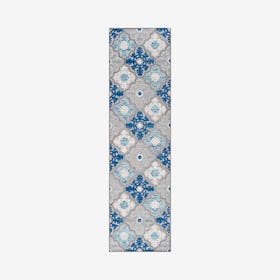 Cassis Ornate Ogee Trellis High-Low Indoor Outdoor Runner Rug - Light Gray / Blue