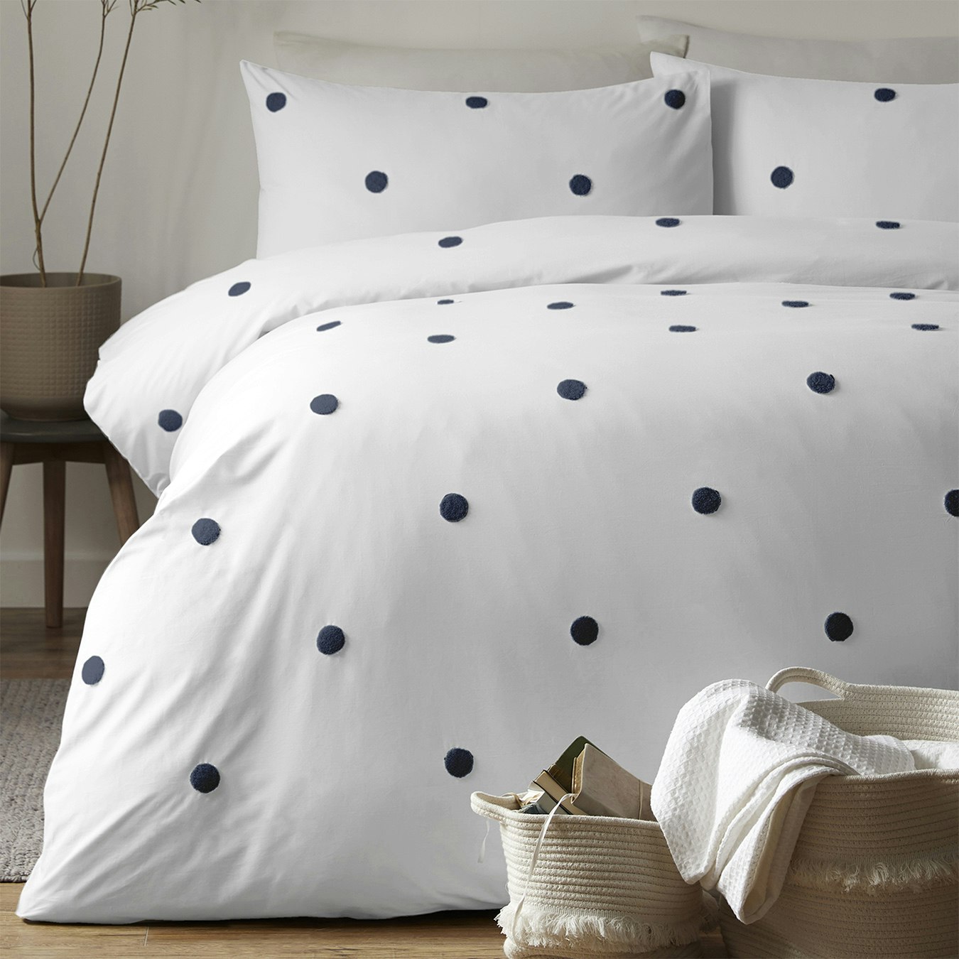 Dot Garden Duvet Cover Set - White / Navy by Appletree Boutique