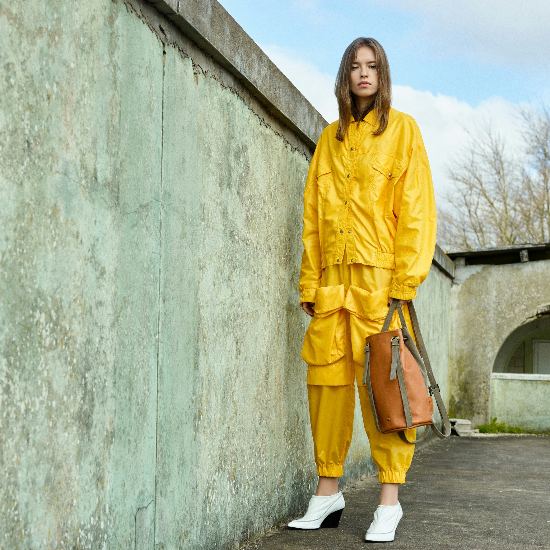 Drawstring Backpack Amber in Caramel Brown Leather and Grey Suede