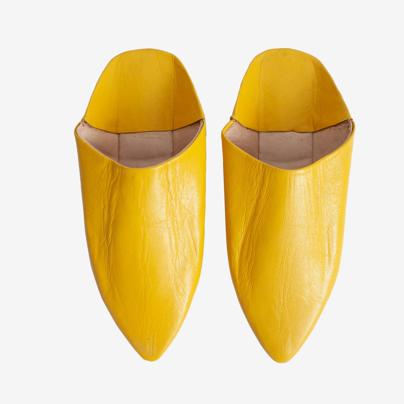 pointed slippers
