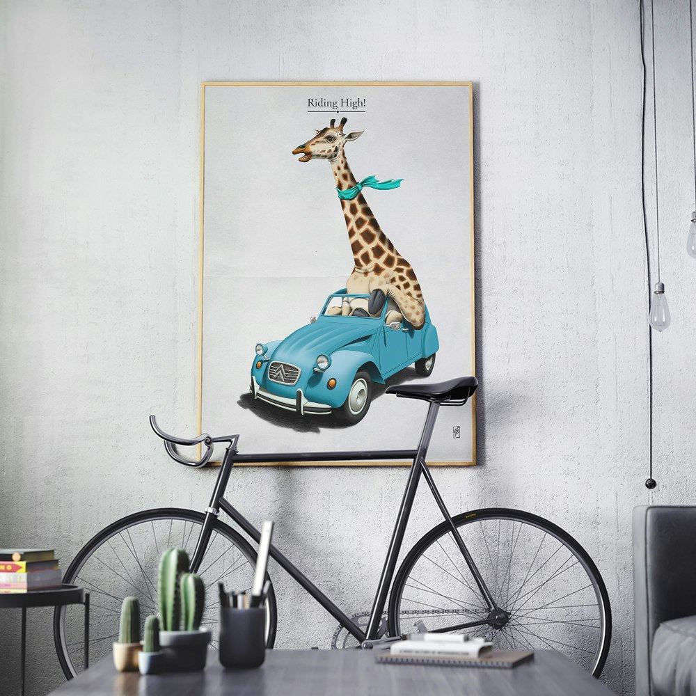 Giraffe auf Auto Poster für Wohnzimmer surrealistisch