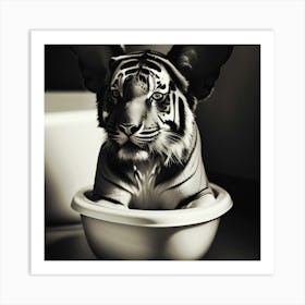 Tiger In A Bowl Un papillon tigré dans un bain bleu Art Print