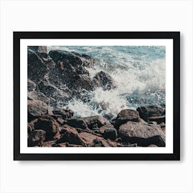 Waves Crashing On Rocks Affiche