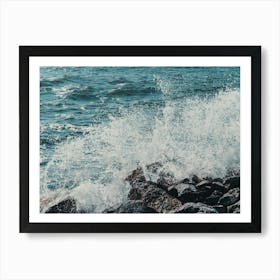 Crashing Waves On Rocks Art Print