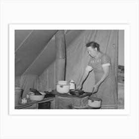 Farm Worker S Wife Prepares Dinner, Fsa (Farm Security Administration) Migratory Labor Camp Mobile Unit, Wilder, Idaho B Art Print