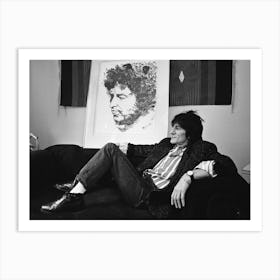 Ronnie Wood Pictured In 1987 With His Drawing Of Bob Dylan Art Print