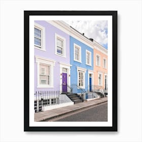 London, England I Pastel facades of Notting Hill streets captured in colorful British architecture photography to the purple blue and pink dollhouse aesthetic of an everyday lifestyle londoner street scene Póster