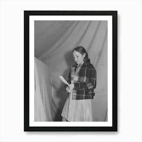 Amateur Night Performer, Fsa (Farm Security Administration) Mobile Camp For Migratory Farm Workers Odell Oregon Art Print