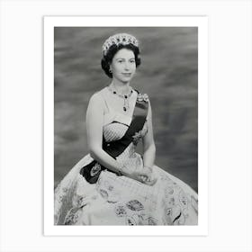 Queen Elizabeth Posing In Royal Attire Art Print