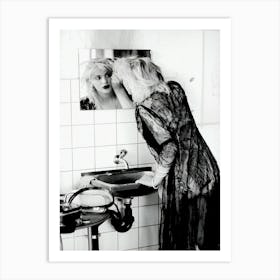 Courtney Love Of Hole Applies Make Up Art Print