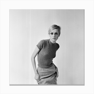 Twiggy Pictured In This October 1966 Shoot For The Mirror And Herald Canvas Print