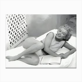 Portrait Of American Actress And Model Marilyn Monroe Canvas Print