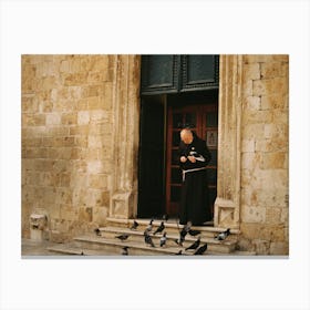 Priest Feeding Pigeons Leinwandbild