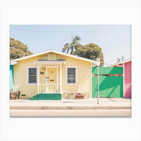 Los Angeles, USA I Pastel summer coastal beachfront houses photography on the Pacific West Coast at Venice beach under the palm trees to surf the beaches of California in a boho atmosphere summer sunny aesthetic Canvas Print