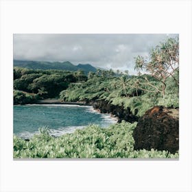 Black Sand Beach And Azure Sea In Waianapanapa State Park On Maui In Hawaii Canvas Print