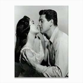 Elizabeth Taylor And Rock Hudson In Giant Canvas Print