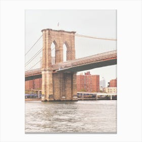 New York, USA I Brooklyn bridge retro vintage view with panoramic views of the Manhattan skyline and the Hudson River with the historic industrial brick architecture photography of new yorker loft building Canvas Print