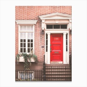 New York, USA I NYC red door photography from a loft house to the brick architecture of a New Yorker home in Brooklyn, Manhattan for a cozy Home sweet Home with an autumnal aesthetic like a film set decor Canvas Print