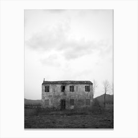 House In Tuscany Canvas Print