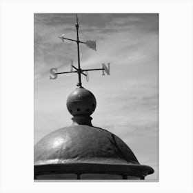 Farol de Nazaré | Lighthouse | Black and White Photography Canvas Print