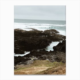 Rocky Beach At Sunrise Canvas Print