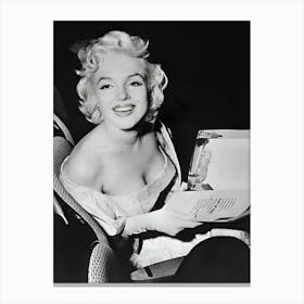 Marilyn Monroe Retro Canvas Print