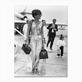 Shirley Bassey Arrives In London, 1967 Canvas Print