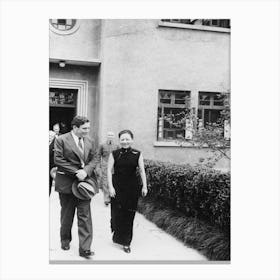 Chungking, China, Mr, Wendell Wilkie And Madame Chiang Kai Shek At The Official Residence Of The Generalissimo Canvas Print