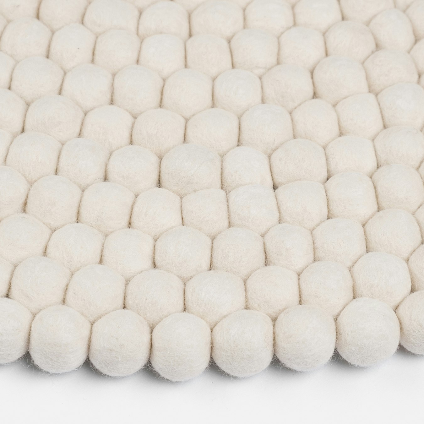 Round Linea Felt Ball Rug in Natural White by myfelt Fy
