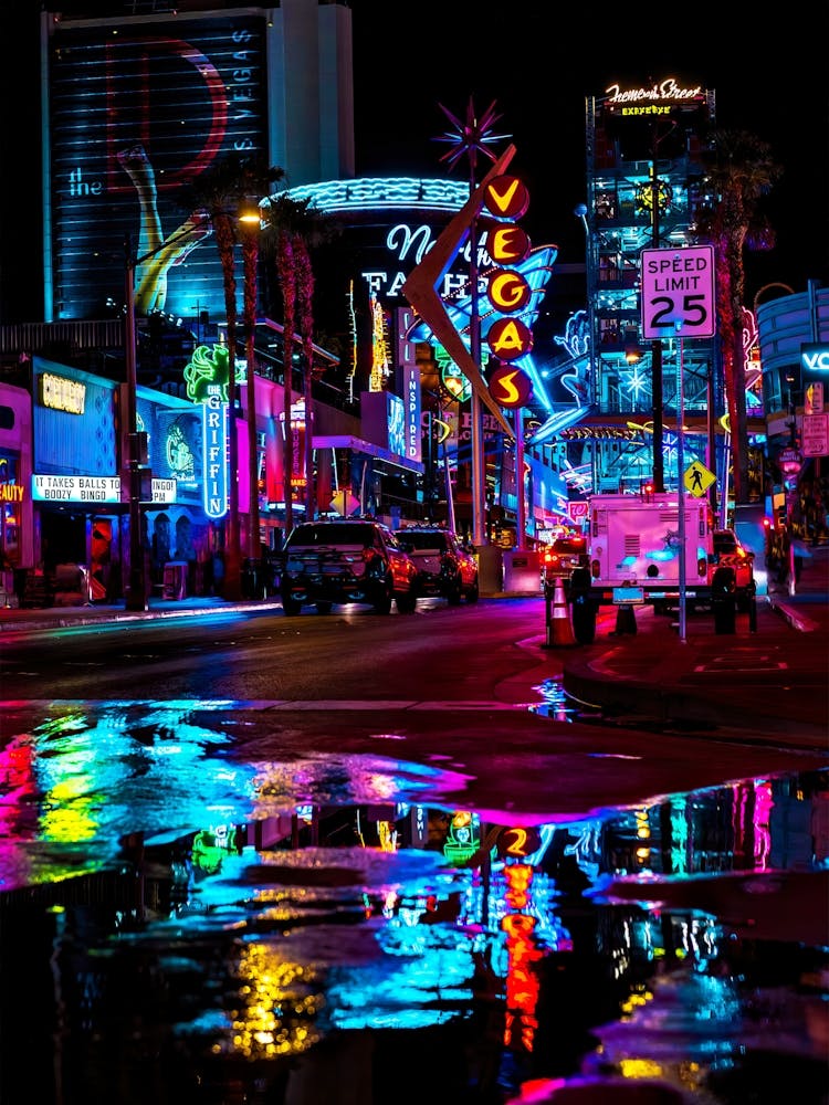 Neon night city: Las Vegas (synthwave/vaporwave/retrowave