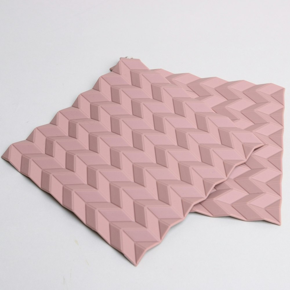 Rose Rig Tig Holdon Potholder by Stelton