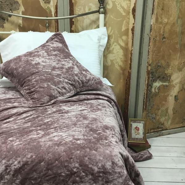 Pink Velvet Bedspread Kingsize 240 X 260 Cm by Forever England