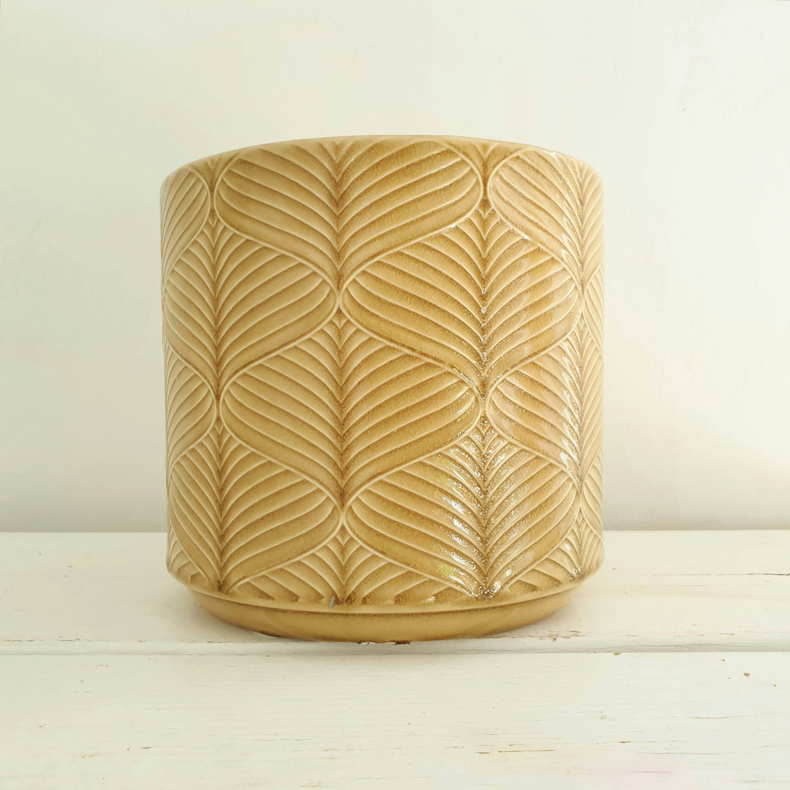 Wavy Pot Cover – Large by Gisela Graham