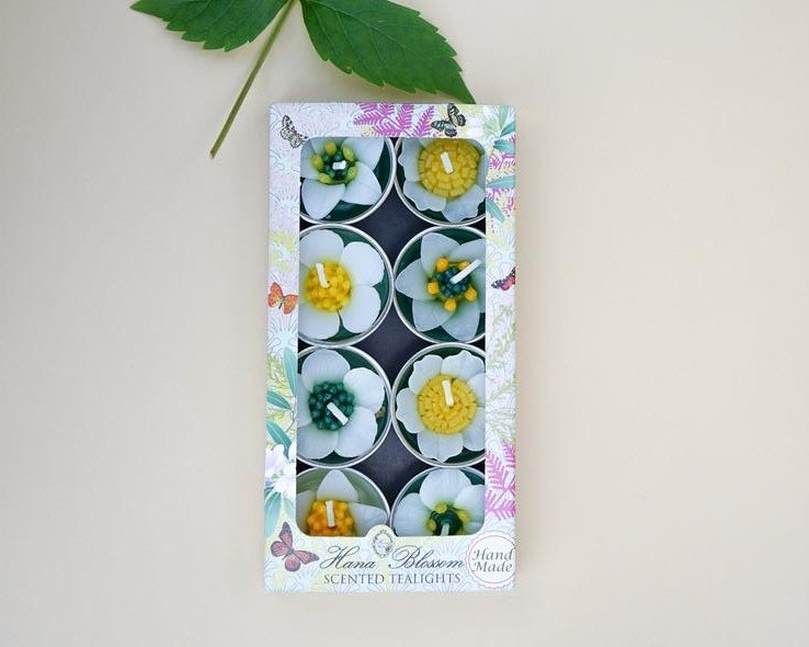 White Garden Flower Scented Tealights Pack of 8 by Hyde And Seek
