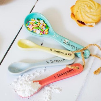 Pastel Measuring Spoons by Sass & Belle